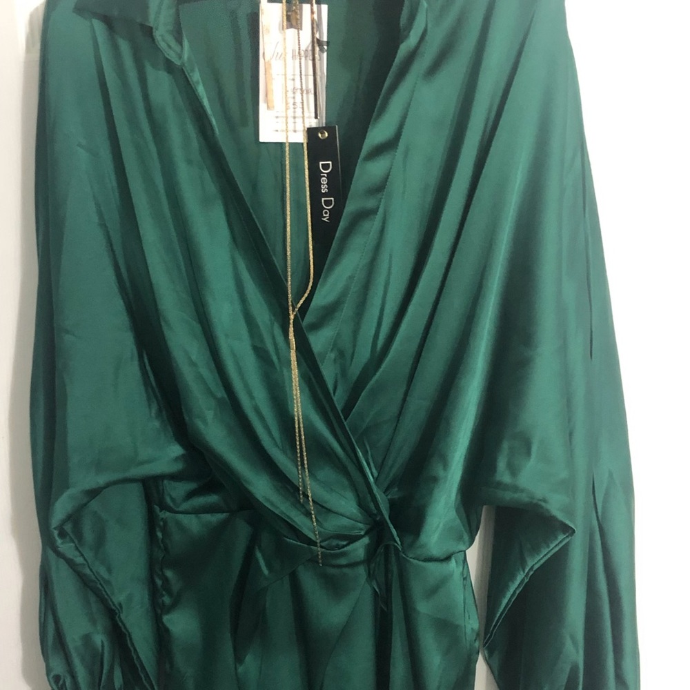 New Green Chic Happens dress with accessories
